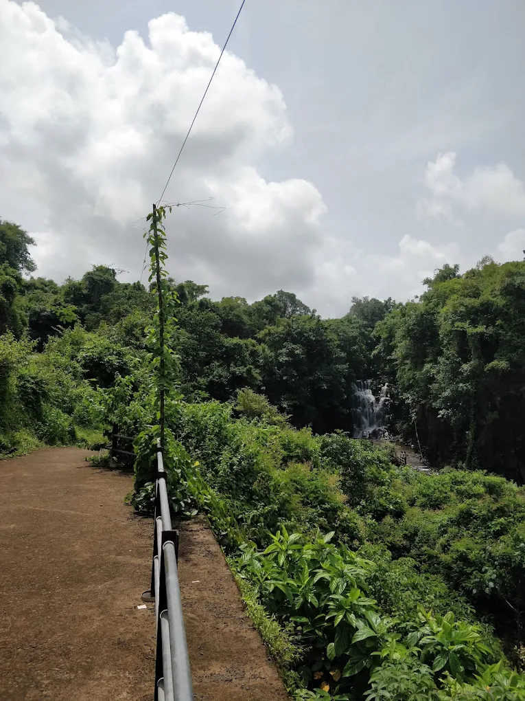 Nhavankond Waterfall photo 3